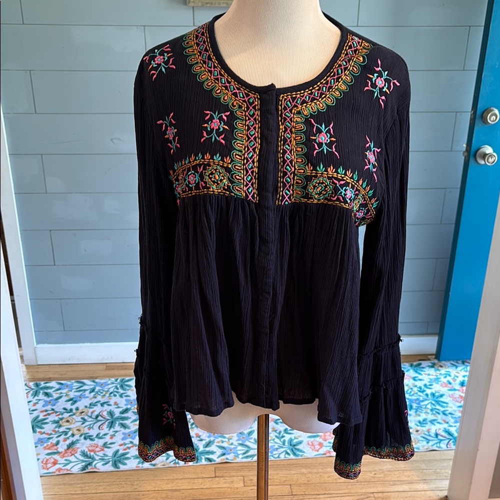 KAS NEW YORK Women's Navy Embroidered Bell Sleeve snap front blouse